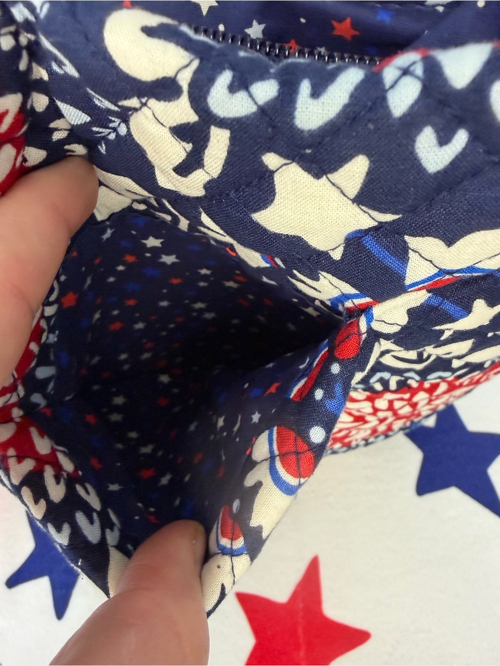 Vera Bradley Triple Zip Crossbody “Red, White, & Blossom” - Picture 3 of 6